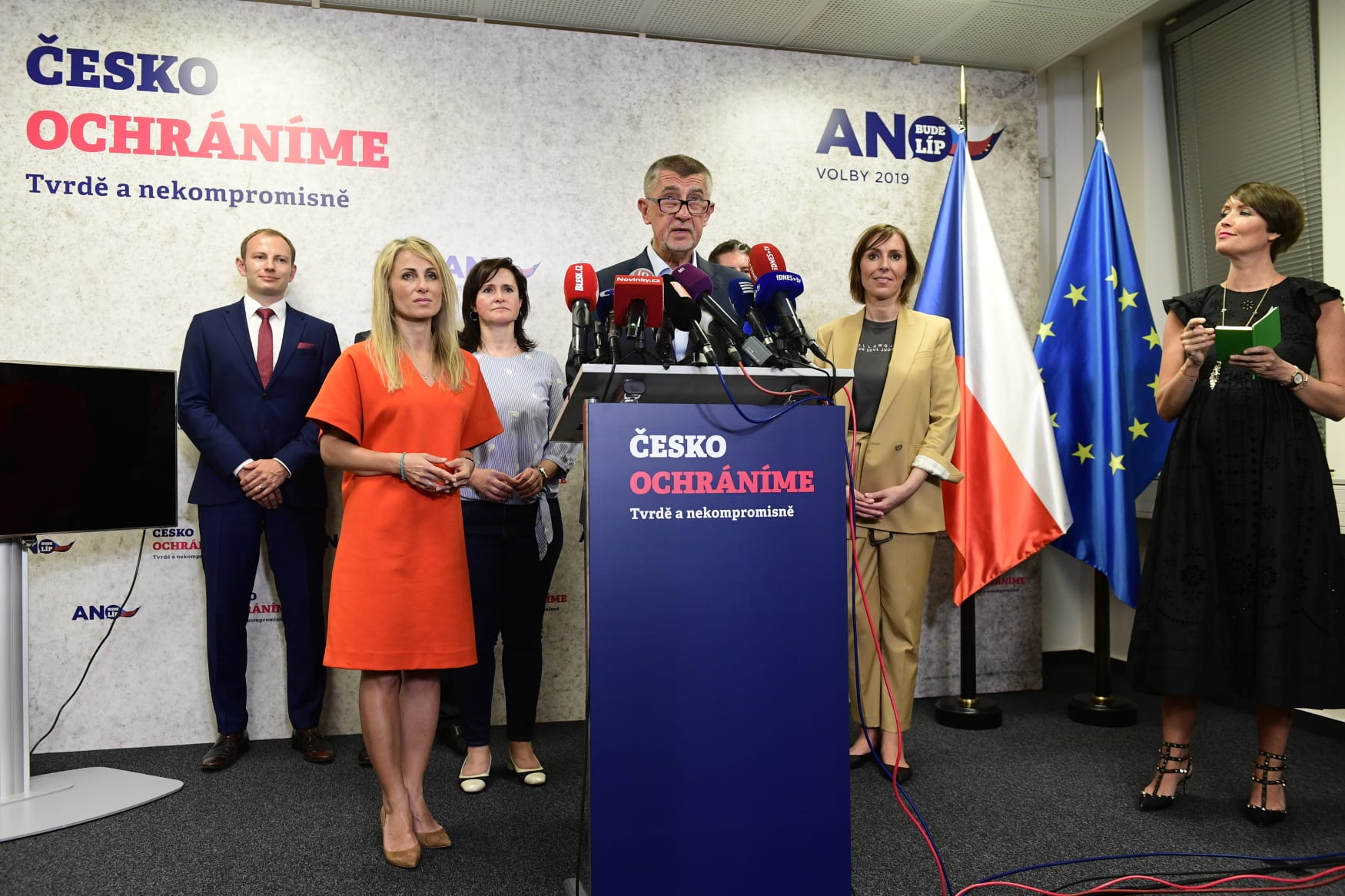 Опрос STEM: Движение ANO лидирует, но поддержка снижается, новые партии проходят в парламент