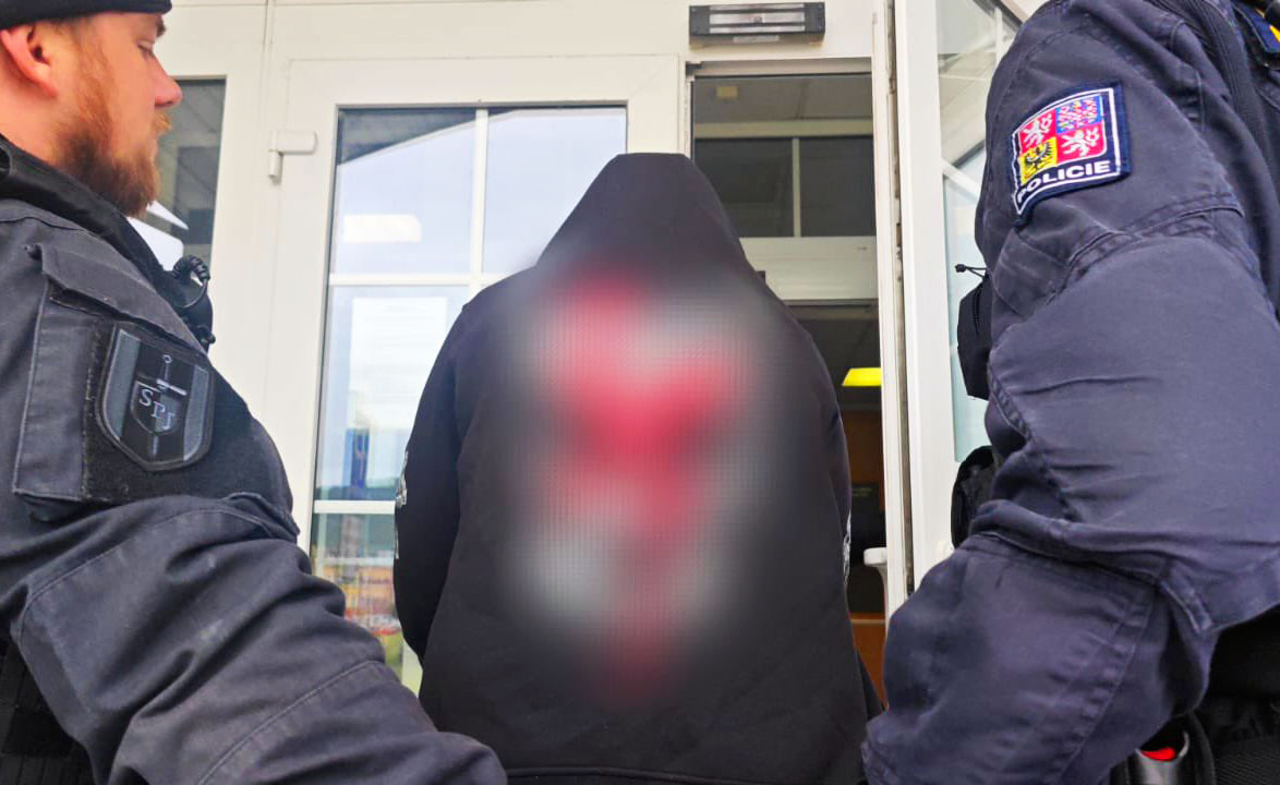Чешская полиция предотвратила нападение с ножом в ТЦ Усти-над-Лабем: обвиняемой грозит до 20 лет тюрьмы